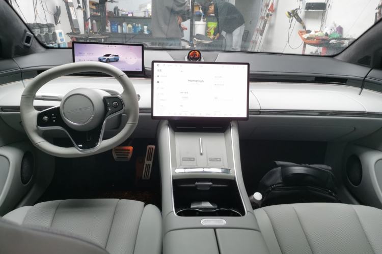 Used Hima Luxeed S7 2025 785 km Ultra