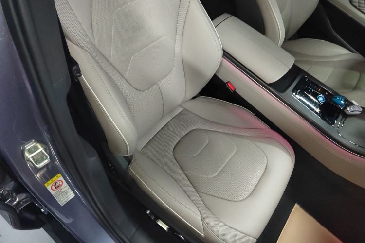 Used BYD Han 2024 EV Glory Edition 610 km All-Wheel Drive "Tian Shen Zhi Jia" Intelligent Driving Model
