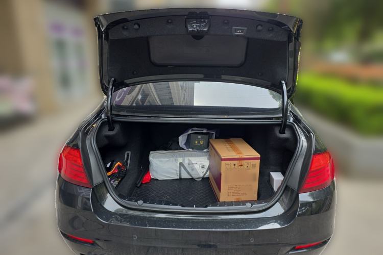 Used BMW 5 Series 2017 525Li Leading Model
