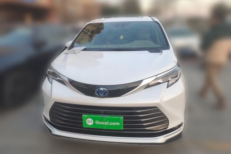 Used Toyota SIENNA 2023 2.5L Hybrid Deluxe Edition Front