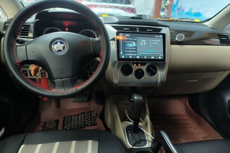 Used Venucia R50 2014 1.6L Automatic Splendid Edition