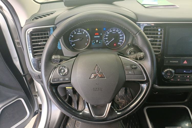 Used Mitsubishi Outlander 2019 2.0L Two-Wheel Drive Comfort Edition 5 Seats China VI Standard