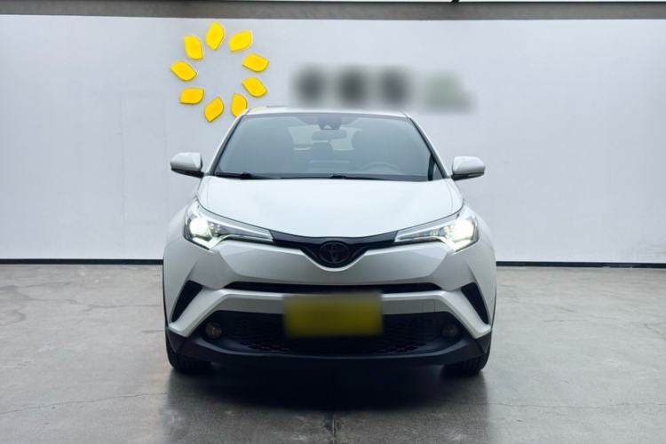 Used Toyota C-HR 2018 2.0L Leading with Sunroof China VI Standard
