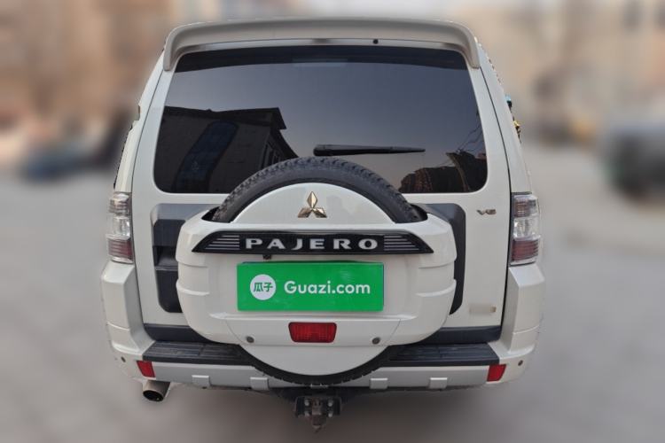 Used Mitsubishi Pajero 2014 3.0L Elite Edition Rear