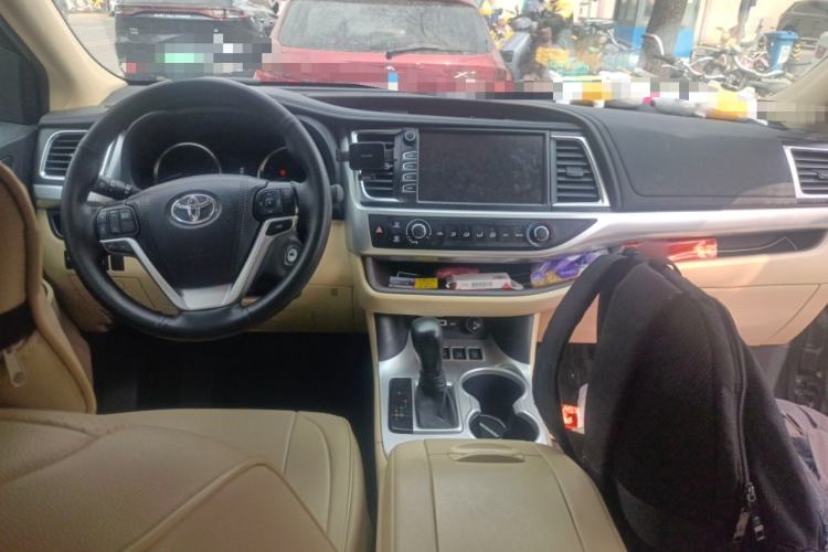 Used Toyota Highlander 2021 2.0T Four-Wheel Drive Elite Edition 7-Seater Center Console