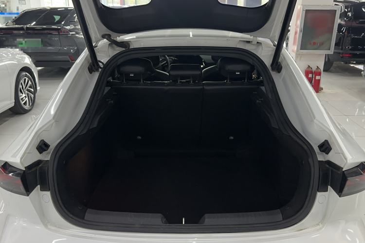 Used CHANGAN UNI-V 2022 1.5T Prestige Version Trunk