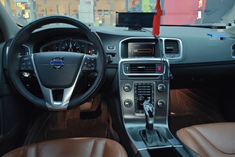 Used Volvo V60 2014 Restyled T5 Zhiya Edition Center Console