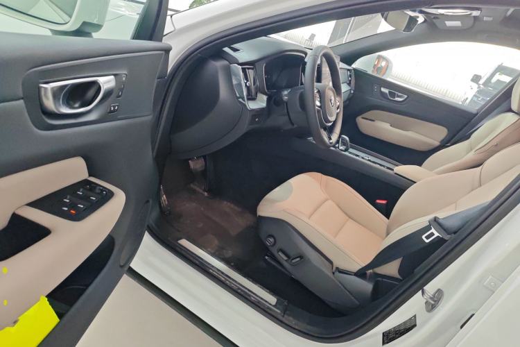 Used Volvo XC60 2026 B5 4x4 Smart Luxury Edition
