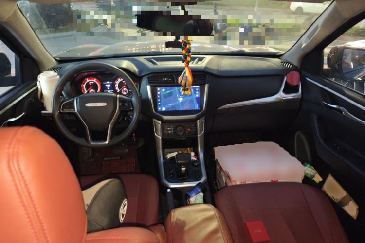 Used SAIC MAXUS T70 2021 2.0T Diesel Automatic 4x4 Advanced Version with Long Bed and High Ground Clearance Center Console