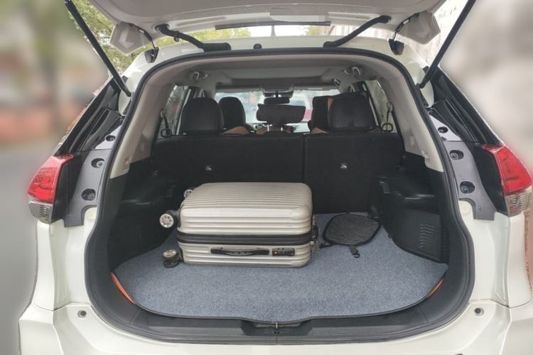 Used Nissan X-Trail 2023 Classic 2.0L Two-Wheel Drive Smart Connect Premium Edition Trunk