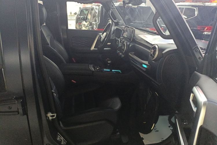 Used BAIC Off-Road BJ40 2021 2.0D Automatic Four-Wheel Drive Blade Hero Edition Pioneer Model Right Front Seat