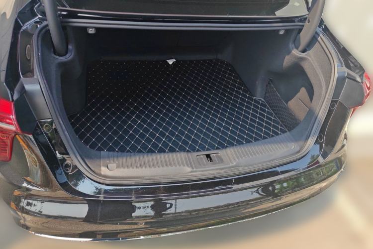 Used Hongqi H5 2023 2.0T Automatic Smart Connect Flagship Edition Trunk