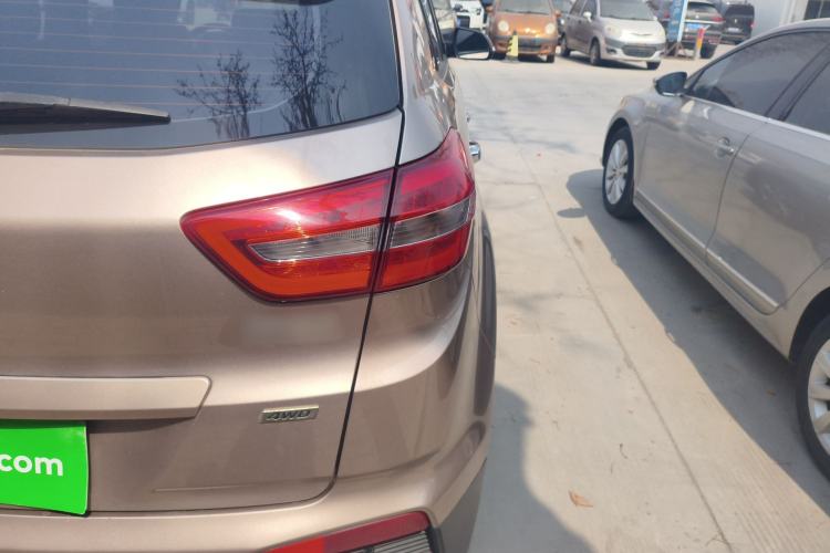 Used Hyundai ix25 2015 2.0L Automatic 4x4 Deluxe DLX Exterior 3