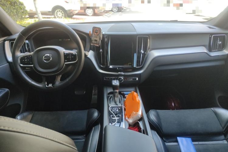 Used Volvo XC60 2019 T5 4x4 Smart & Dynamic Sport Edition China VI Standard
