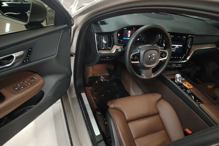 Used Volvo S60 2023 B4 Zhiyuan Luxury Edition
