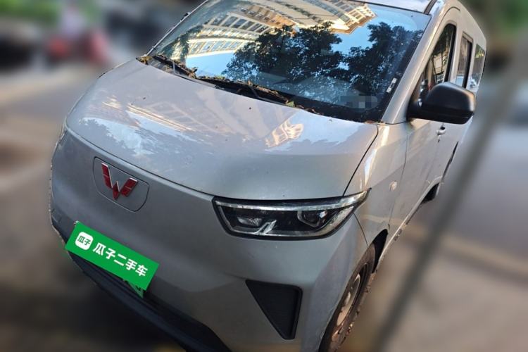 Used Wuling Yangguang 2024 300km Comfort-Grade Passenger Van 60kW