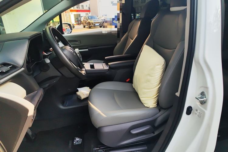 Used Toyota Granvia 2024 2.5L Hybrid Comfort Edition
