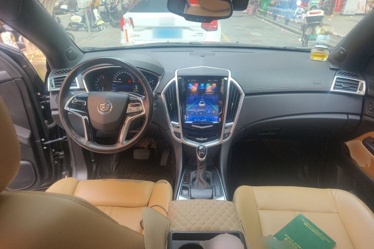 Used Cadillac SRX 2013 3.0L Leading Model Center Console