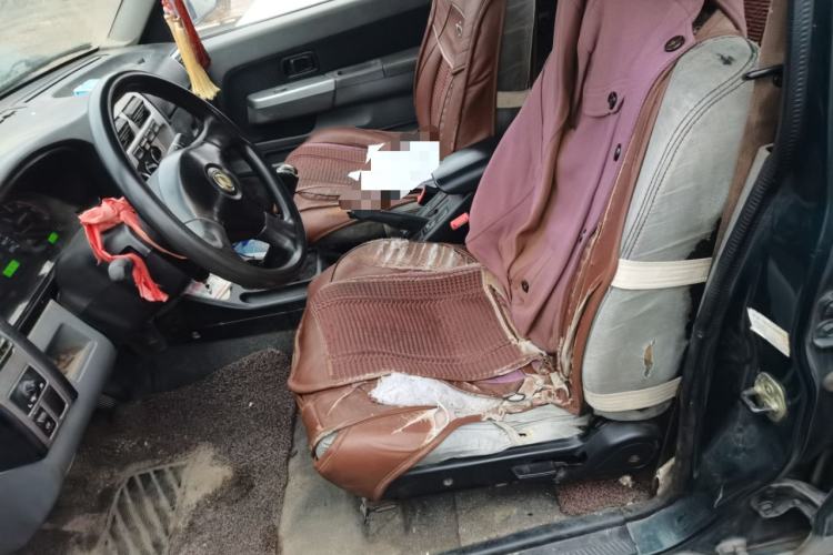 Used Dongfeng Ruichi 2015 2.5T Two-Wheel Drive Classic Long Cargo Box ZD25TCI Left Front Seat