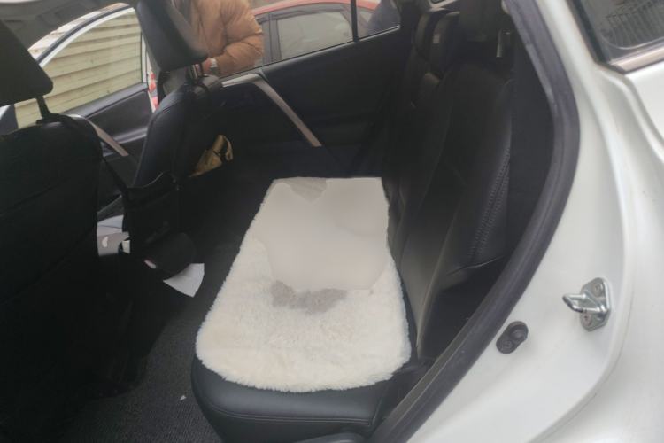 Used Toyota RAV4 2015 2.0L CVT 4x4 Trend Edition Interior 4