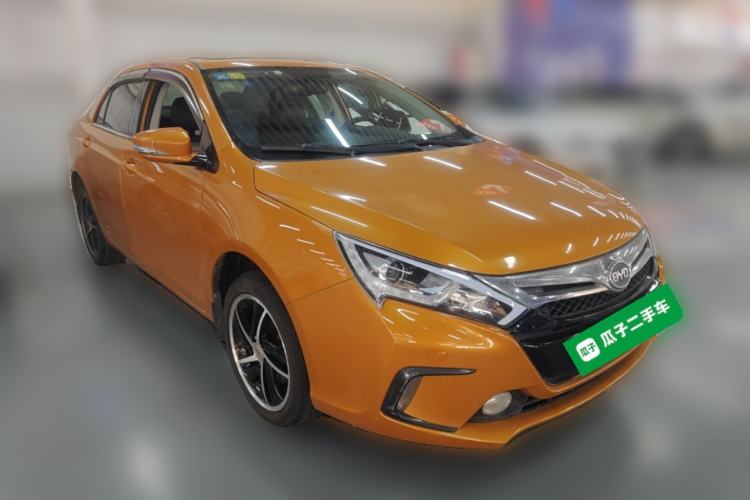 Used BYD Qin New Energy 2014 1.5T Cool Black Knight Flagship Model Front Right 45 Deg