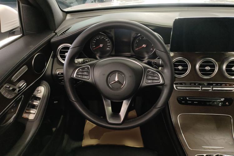 Used Mercedes-Benz GLC 2016 GLC 300 4MATIC Dynamic Model Steering Wheel