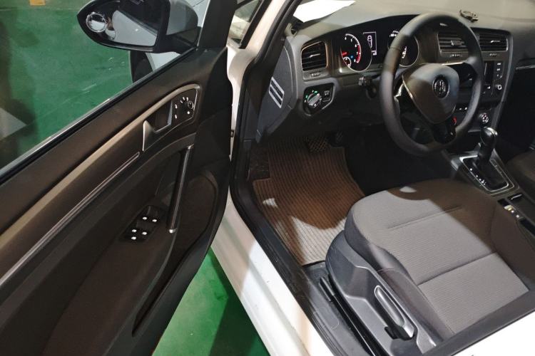 Used Volkswagen Golf 2016 1.6L Automatic Comfort Model Driver Seat