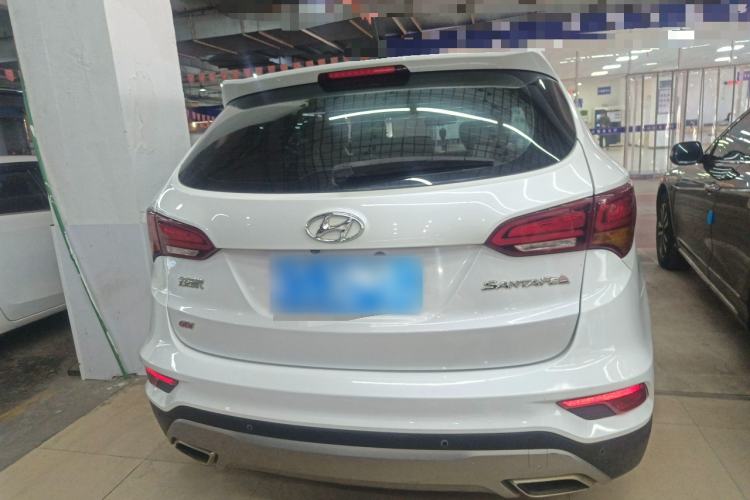 Used Hyundai Santa Fe 2017 2.4L Automatic Two-Wheel Drive Smart Version 5 Seats