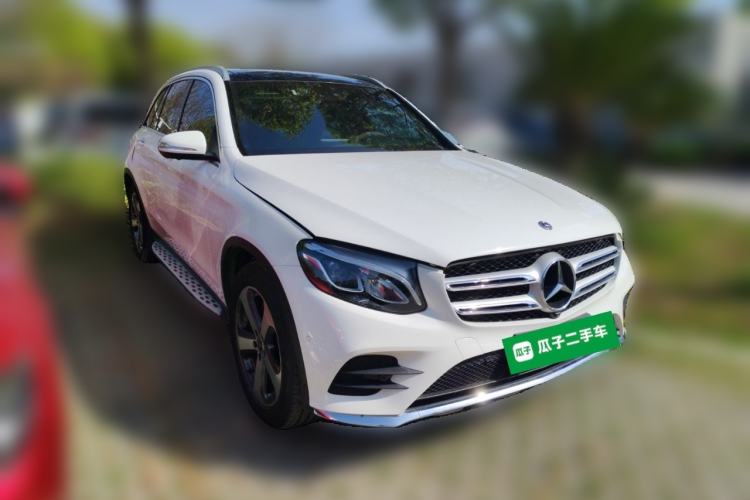 Used Mercedes-Benz GLC 2017 GLC 260 4MATIC Luxury Model Front Right 45 Deg