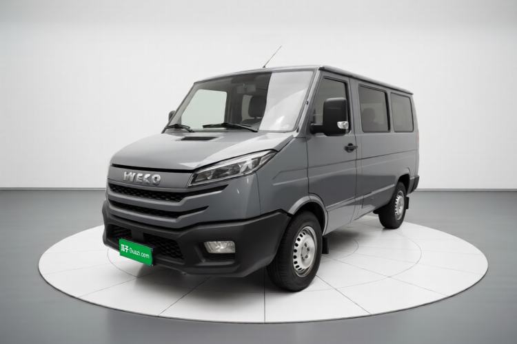 Used Iveco Daily 2023 2.5T A35M1 Multi-Purpose Passenger Vehicle Short Wheelbase Low Roof Single-Tire Side-Sliding Door Automatic Transmission