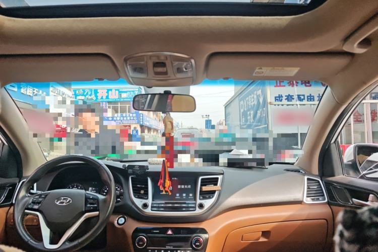 Used Hyundai Tucson 2015 1.6T Dual-Clutch Two-Wheel-Drive Smart Model Headliner