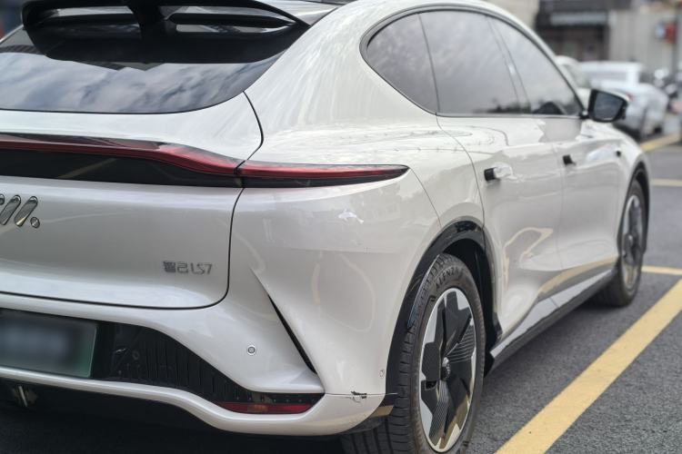 Used IM LS7 2023 90 kWh Elite Rear-Drive Version