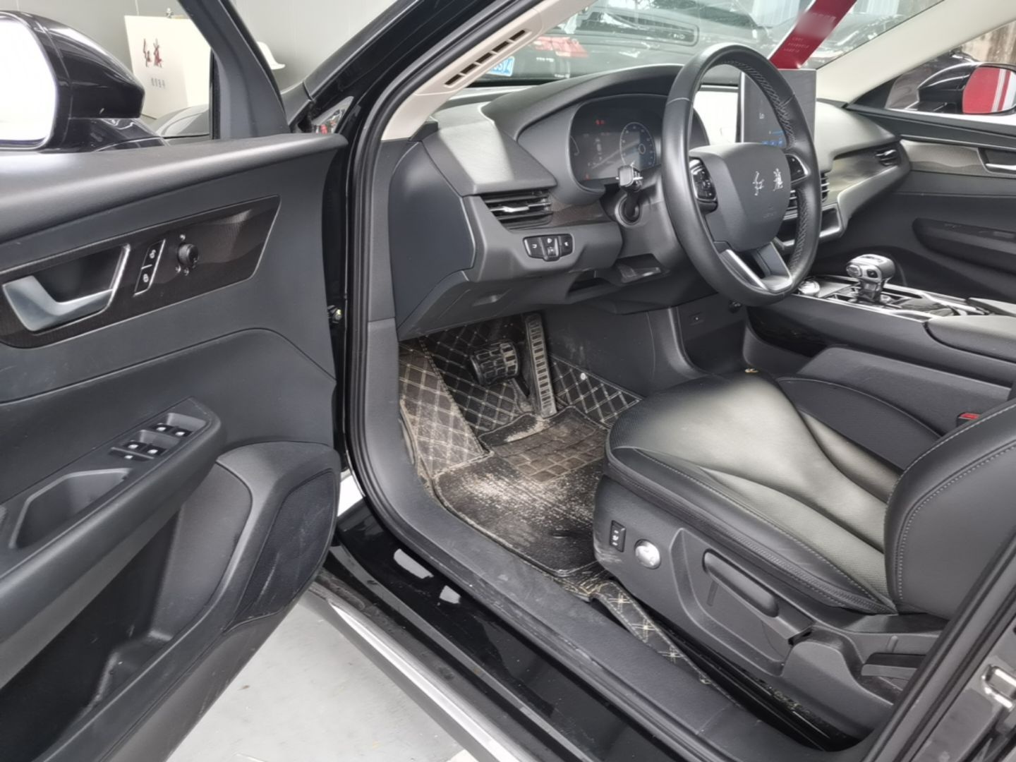Hongqi E-QM5 2023 Revised Version Basic Travel Edition — снимка 19