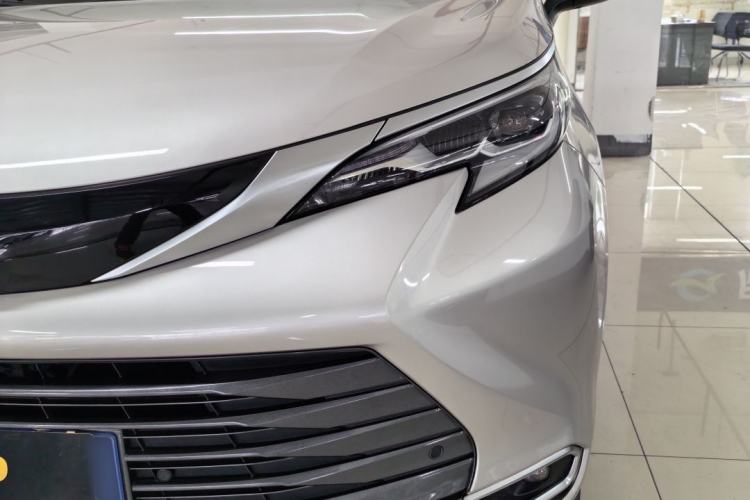 Used Toyota Sienna 2021 2.5L Hybrid Luxury Edition
