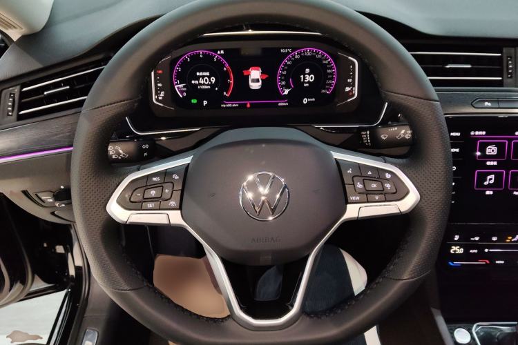 Used Volkswagen Magotan 2026 30 Million Vehicles Selected Model 380TSI DSG Luxury Edition Steering Wheel