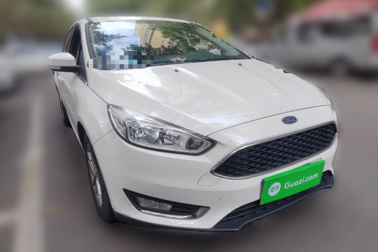 Used Ford Focus 2015 Hatchback EcoBoost 180 Automatic Elite Model Front Right 45 Deg