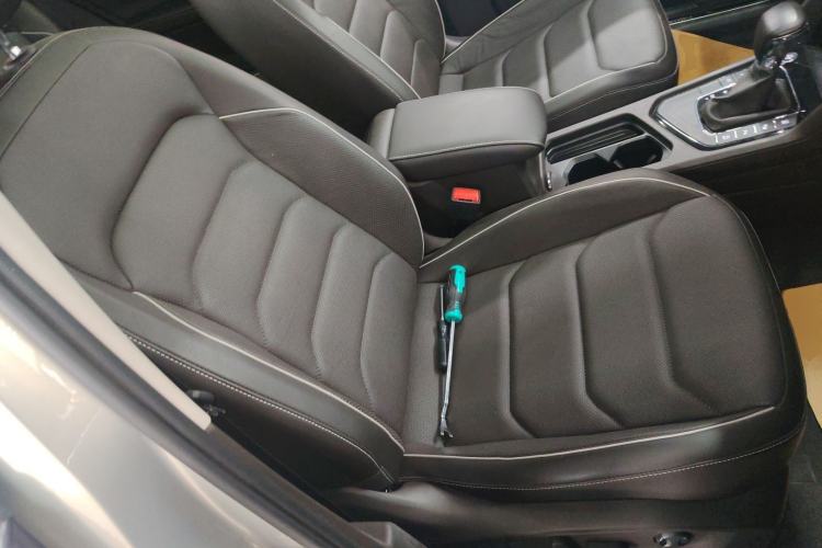 Used Volkswagen Tiguan L 2017 330TSI Automatic Two-Wheel Drive Flagship Edition Right Front Seat