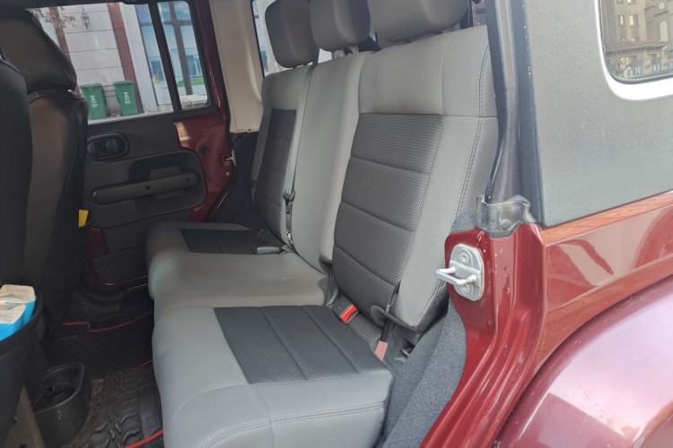 Used Jeep Wrangler 2010 3.8L Sahara Four-Door Edition
