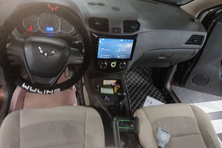 Used Wuling Hongguang 2014 1.5L S Standard Version Center Console
