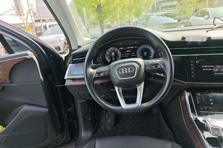 Used Audi Q7 2021 45 TFSI quattro S line Sport model Steering Wheel