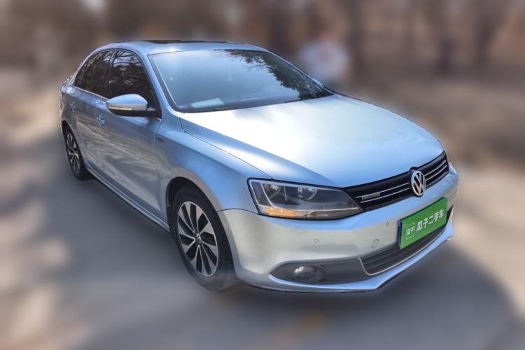 Used Volkswagen Sagitar 2013 1.4 TSI BlueMotion Edition Front Right 45 Deg