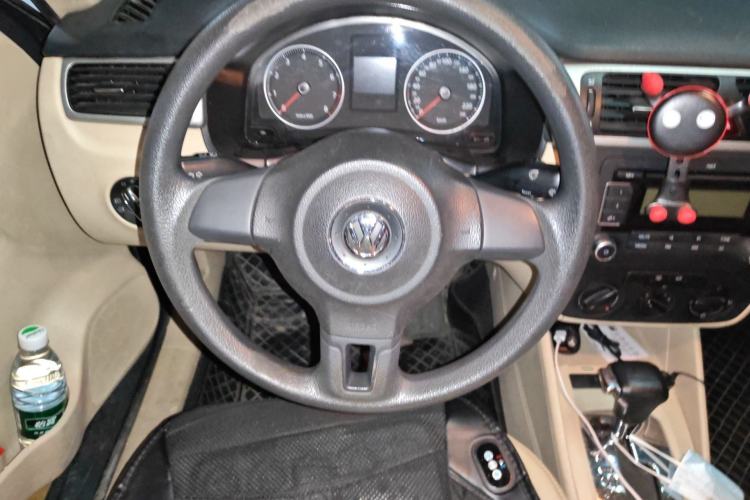 Used Volkswagen Bora 2012 1.6L Automatic Fashion Edition Steering Wheel