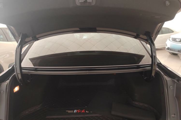 Used Hongqi E-QM5 2021 Online Booking Charging Basic Edition 5 Seats Trunk