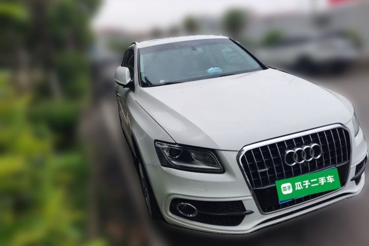 Used Audi Q5 2017 Plus 40 TFSI Ambition Model Front Right 45 Deg