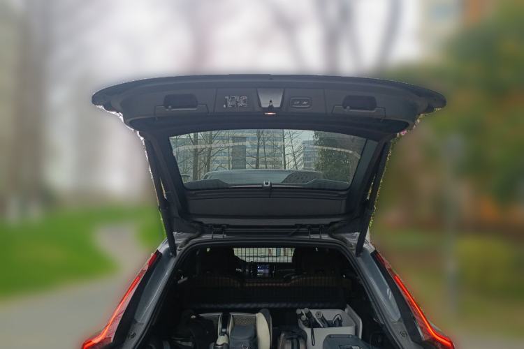 Used Volvo V90 2023 Cross Country B5 AWD Prestige Edition