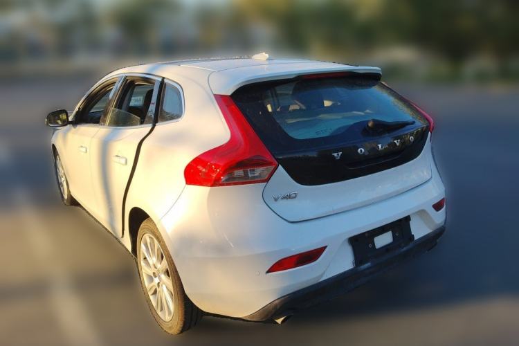 Used Volvo V40  Rear Left 45 Deg
