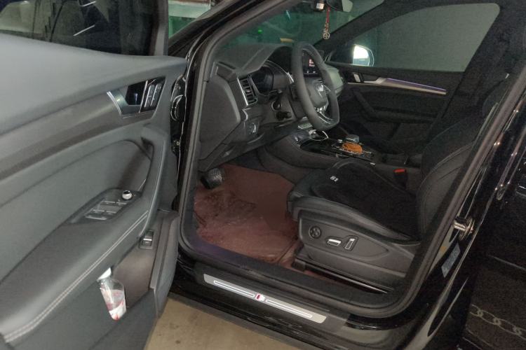 Used Audi Q5L 2025 Facelift 45th Anniversary Collector's Edition 40 TFSI Luxury Dynamic Version Driver Seat