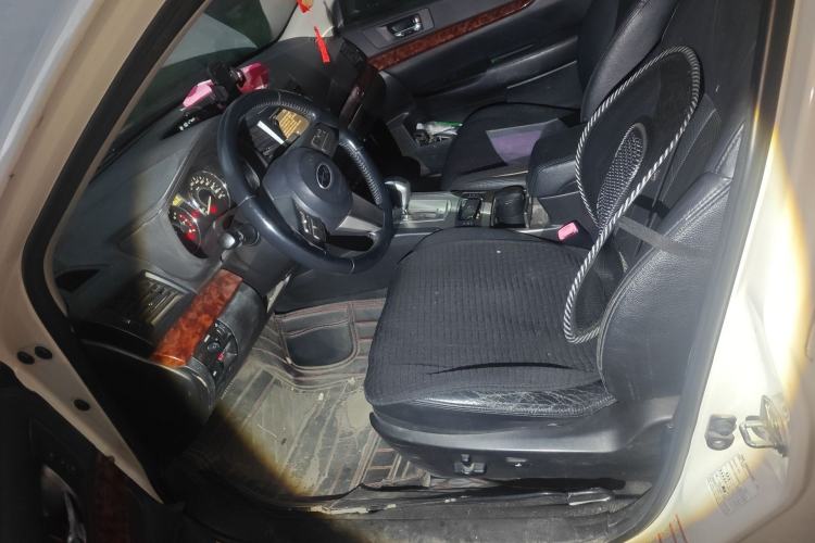 Used Subaru Outback 2011 2.5i Luxury Navigation Edition Left Front Seat