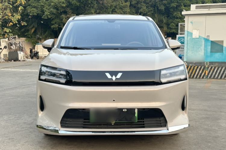 Used Wuling Starlight 730 2025 Model Pure Electric 500km Luxury Edition