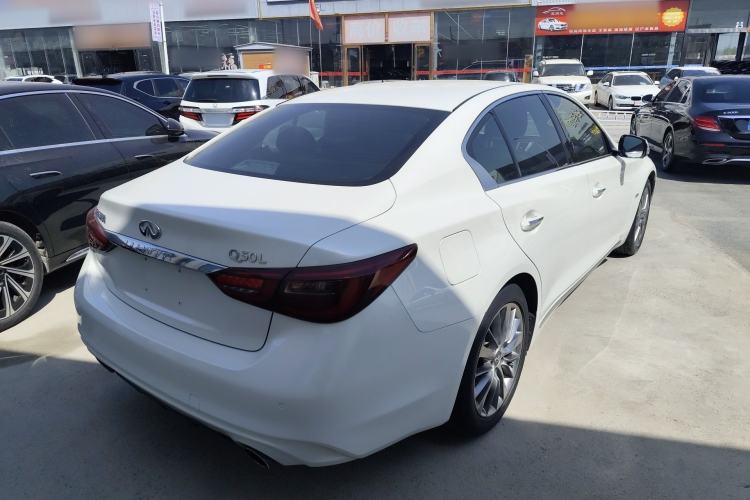 Used Infiniti Q50L 2018 2.0T Enjoyment Version China VI Standard
